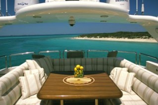 Maximus II - Flybridge Dining